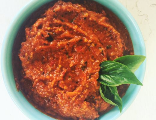 Roasted Garlic & Tomato Marinara Sauce is one of my favorite recipes for this time of year when we have access to beautiful, fresh tomatoes. This is my go-to recipe for creatng an easy and delicious sauce that you can eat now or preserve or freeze for later. Vegan & Gluten Free. Healthy Recipes | Clean Eating | Preserving
