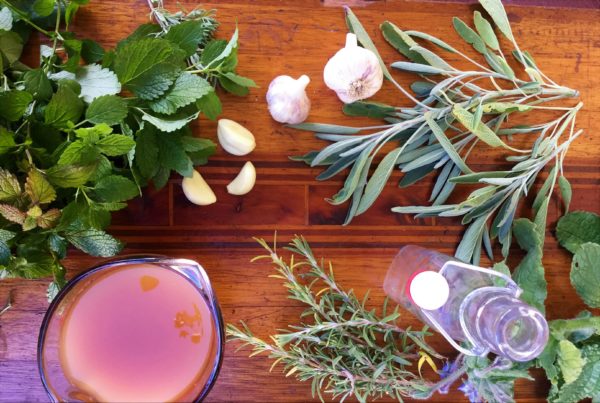 How to Make Herbal Vinegar | Raw | Vegan | Healthy Recipes | DIY | Herbs | Herbal Medicine | Home Remedies