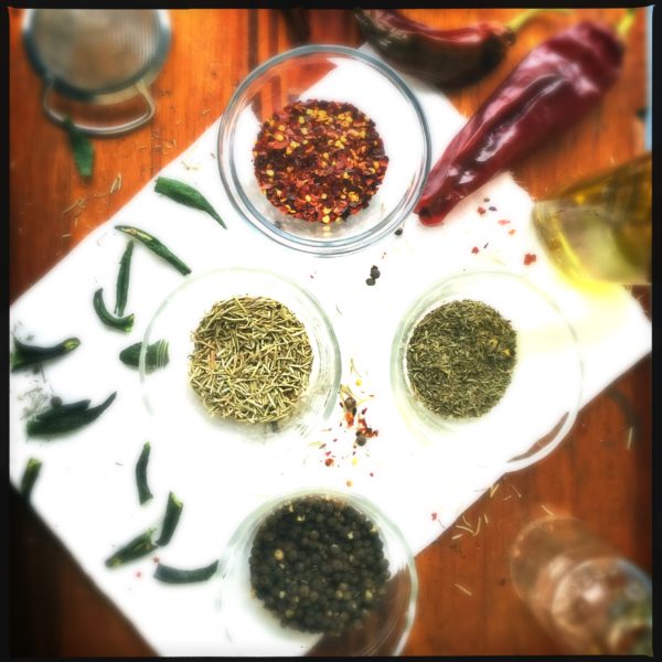 How to Infuse Culinary Oils with Herbs | Healthy Recipes | Herbal Recipes | DIY | Homemade Gifts | Clean Eating | Real Food | Healthy Eating