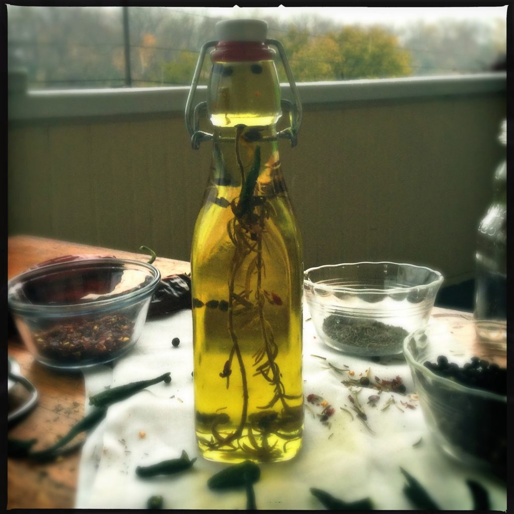How to Infuse Culinary Oils with Herbs | Healthy Recipes | Herbal Recipes | DIY | Homemade Gifts | Clean Eating | Real Food | Healthy Eating