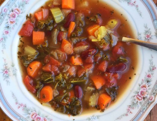 Garden Minestrone Soup | Healthy Recipes | Clean Eating | Vegan | Gluten Free | Fall Recipes | Soup Recipes | Plant Based Diet