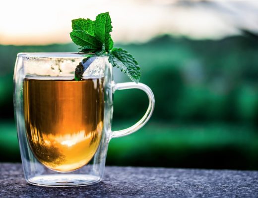 How to Use Lemon Balm for Stress, Tension and Anxiety | Herbal Remedies | Lemon Balm Recipes | Lemon Balm Uses | How to Make a Lemon Balm Tincture | How to Make a Lemon Balm Glycerite | My Healthy Homemade Life