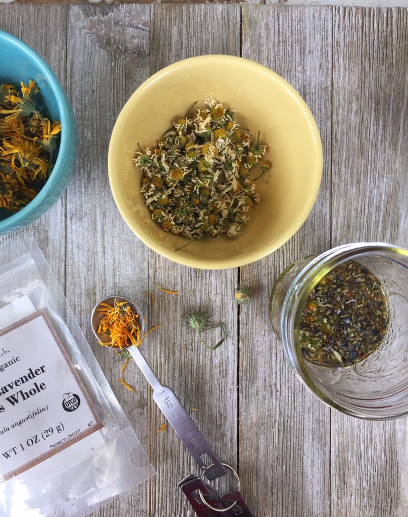 Calming Calendula Face Oil with Lavender & Chamomile | DIY Face Serum for Redness | Herbal Home Remedies | My Healthy Homemade Life | #diy #calendula #skin
