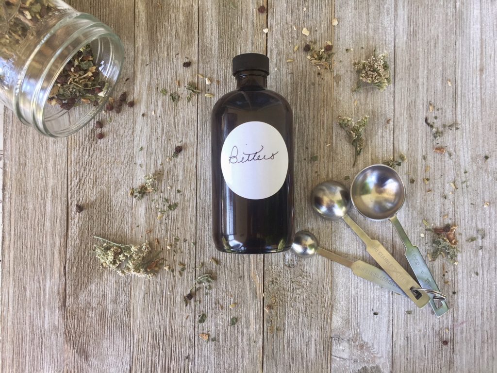 How to Use Yarrow as a Herbal Home Remedy | Tincture | Tea | Digestive Bitters | My Healthy Homemade Life #yarrow #homeremedies #herbs #herbal