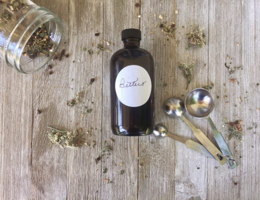 How to Use Yarrow as a Herbal Home Remedy | Tincture | Tea | Digestive Bitters | My Healthy Homemade Life #yarrow #homeremedies #herbs #herbal